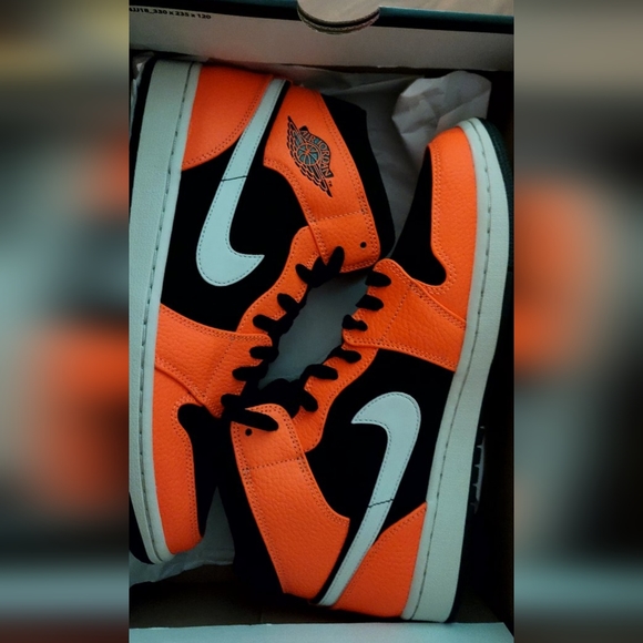 Air Jordan 1 Mid Size 10 Mens Black/ Cone - Picture 8 of 12